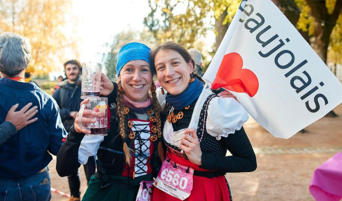 Pourquoi courir déguisé? La tradition incontournable du marathon du beaujolais
